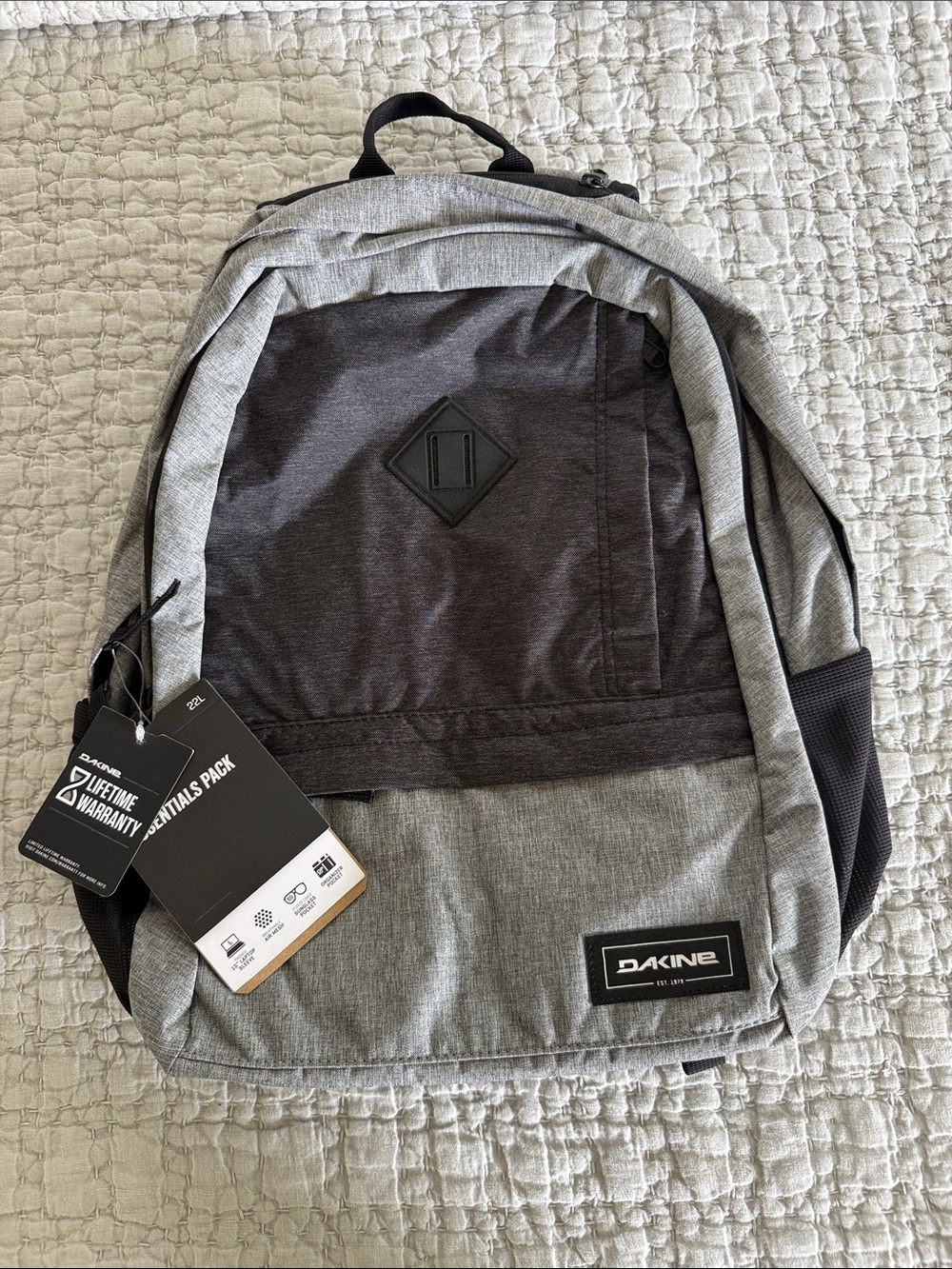Dakine 22L Essentials pack